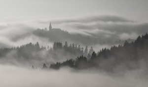St. Thomas/Bl. im Nebel